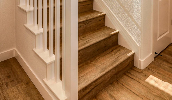 Forrado de escaleras de madera